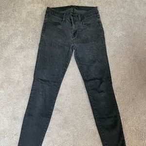J Brand Super Skinny in muted a black leopard print, 28